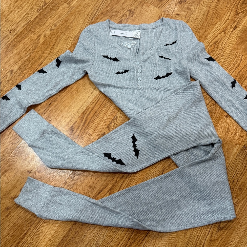 PINK Victoria's Secret gray Onesie Halloween Spoiled BAT PJs - Picture 4 of 5